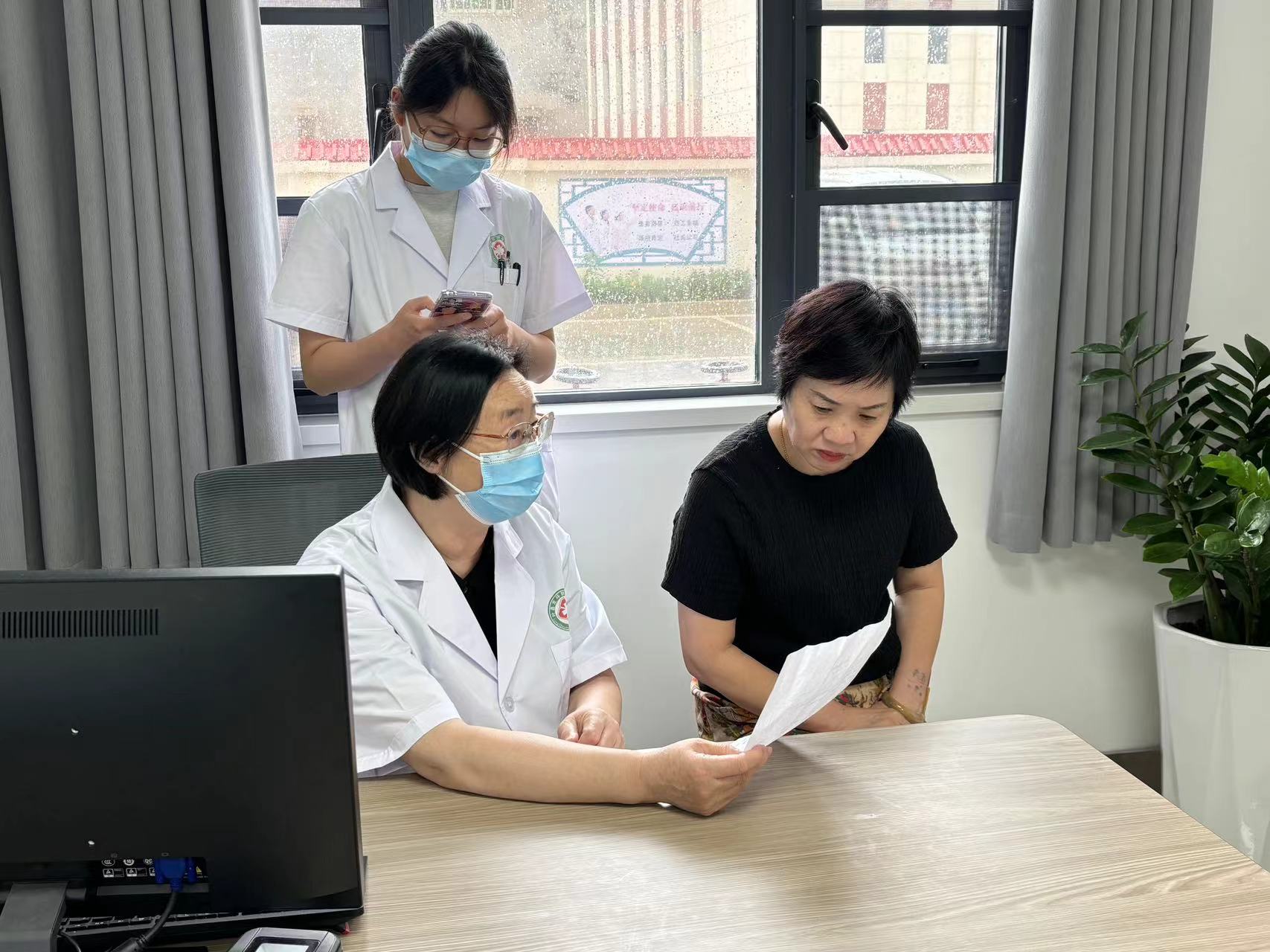 7月16日省级妇瘤科专家王莉英及彩超专家徐红伟坐诊叶县龙祥肿瘤医院